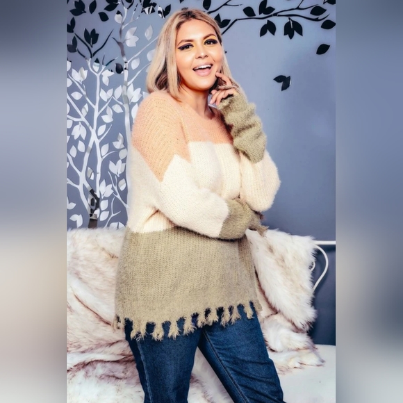 Colorblock Fringe Sweater - Picture 3 of 5